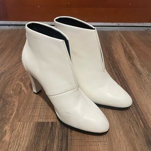 Tahari Meredith Booties